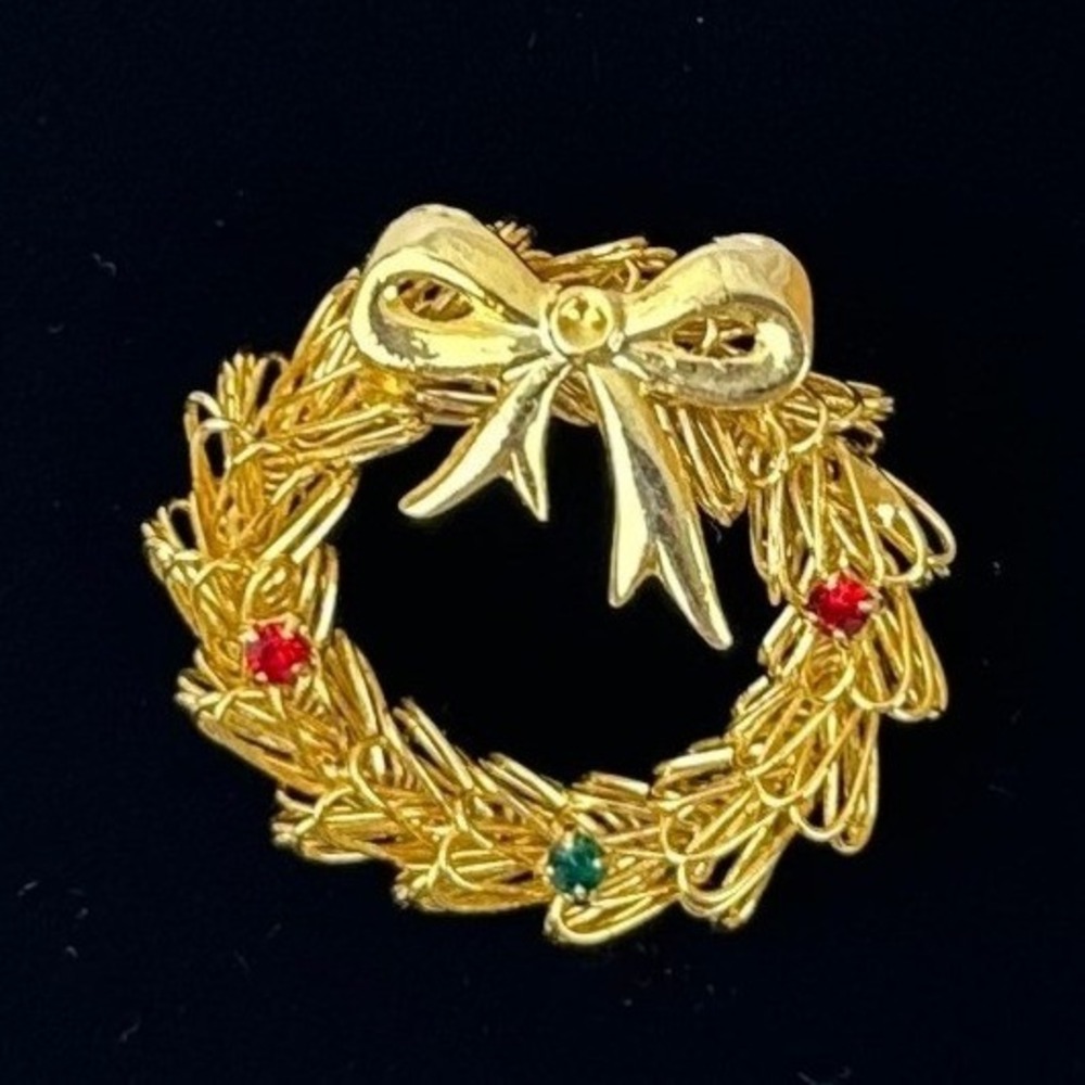 Vintage Christmas Wreath Brooch Pin Gold Tone Wire Wrap Bow Rhinestone Holiday